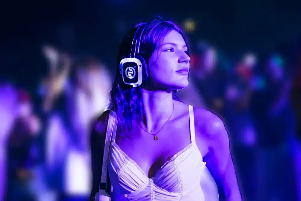 headphones-sx809-in-use-1 headphones sx-809