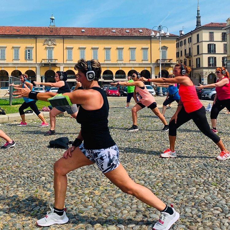 silentsystem-group-walking