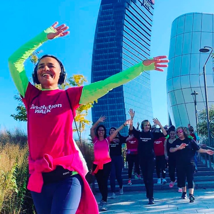 wireless-headphones-walking